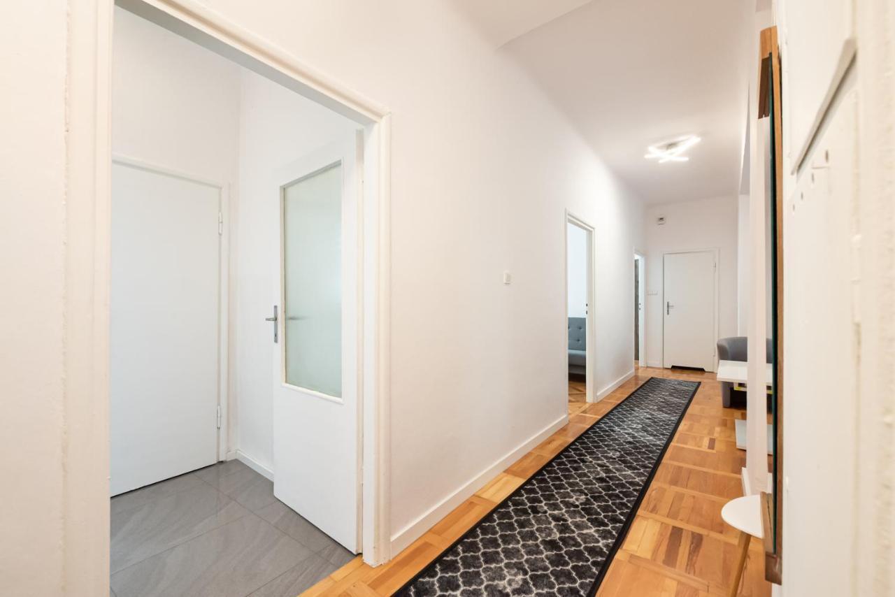Plac Zbawiciela 3-Bedroom Apartment وارسو المظهر الخارجي الصورة