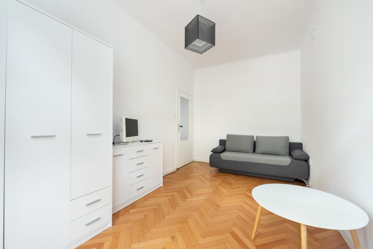 Plac Zbawiciela 3-Bedroom Apartment وارسو المظهر الخارجي الصورة