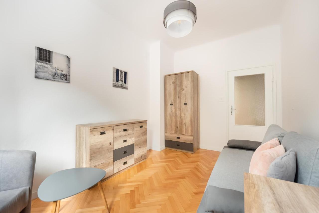 Plac Zbawiciela 3-Bedroom Apartment وارسو المظهر الخارجي الصورة
