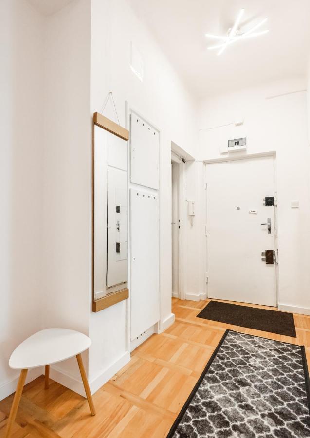 Plac Zbawiciela 3-Bedroom Apartment وارسو المظهر الخارجي الصورة
